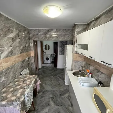 Apartment 2 Etaj 2 *